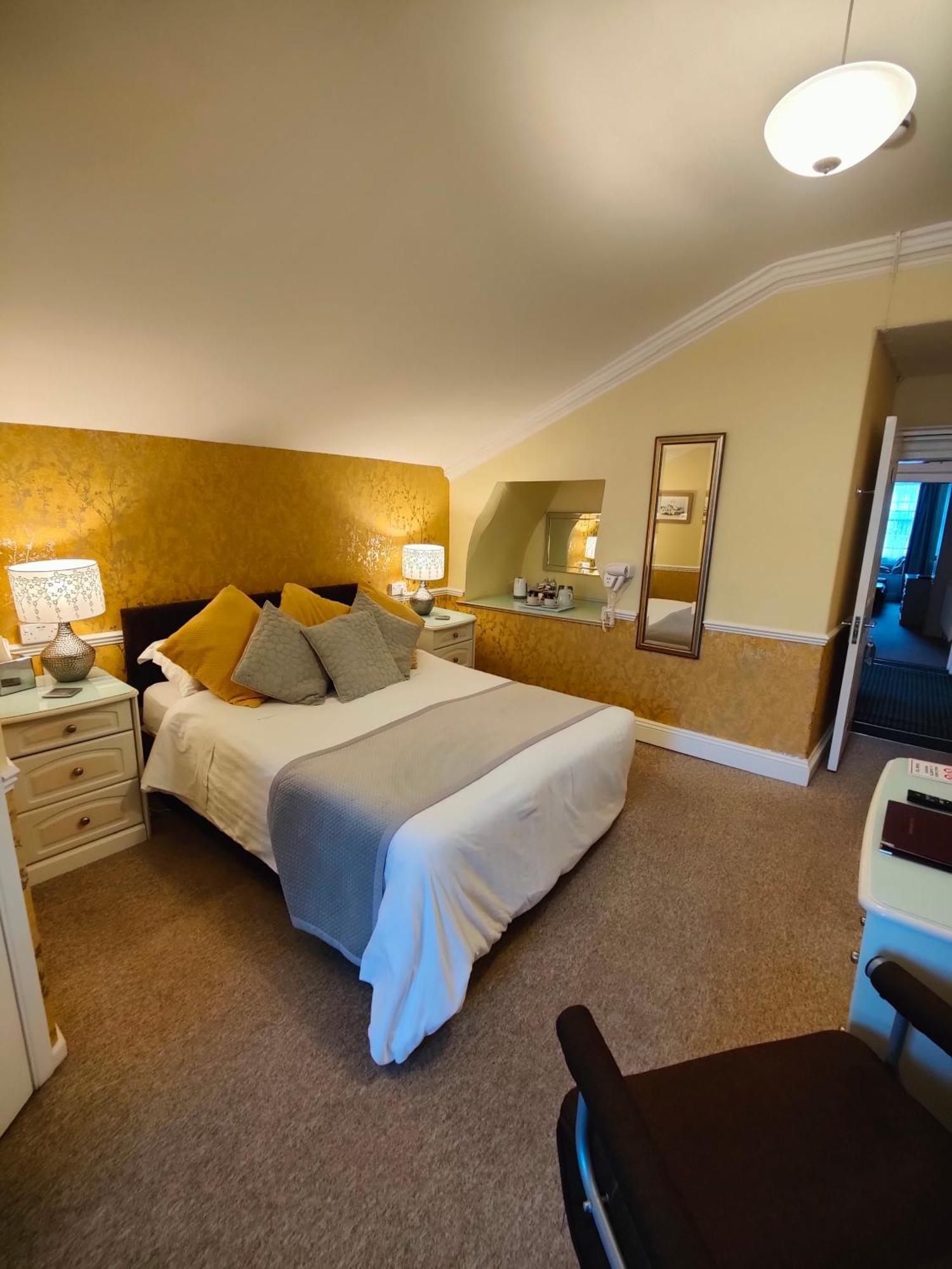 The Pack O' Cards Hotell Combe Martin Eksteriør bilde