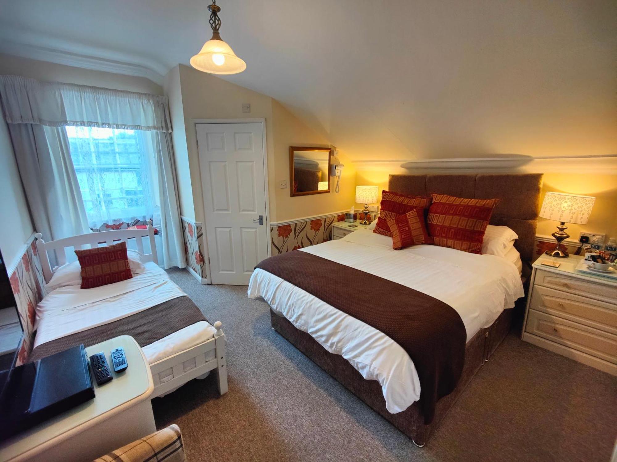 The Pack O' Cards Hotell Combe Martin Eksteriør bilde
